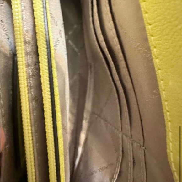 Michael Kors Crossbody . Bright Yellow. Gold Tone Hardware. - Picture 3 of 6
